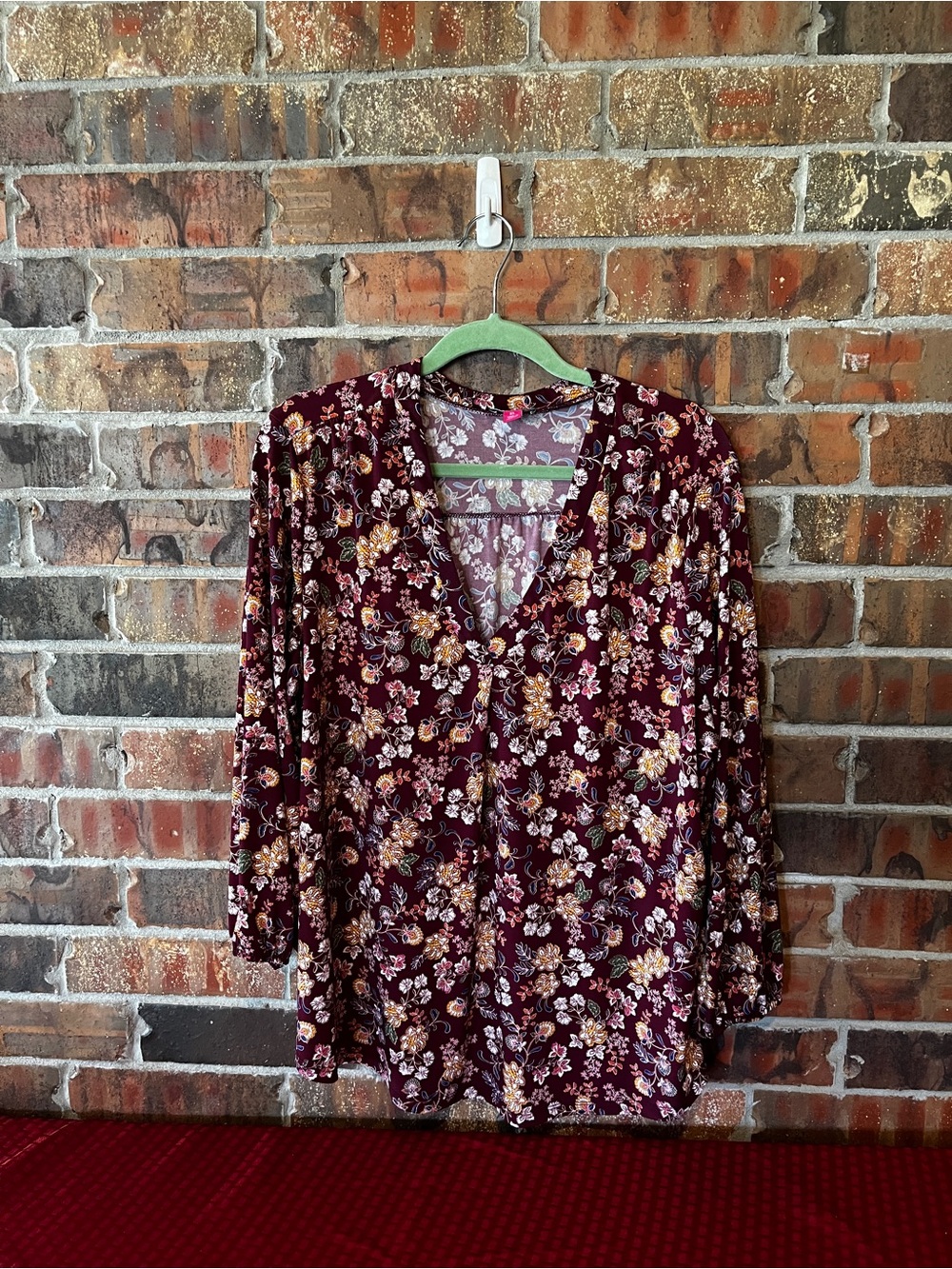 Vince Camuto Top Women's XL Floral Stretch Knit V-Neck Long Sleeve Burgundy Maro